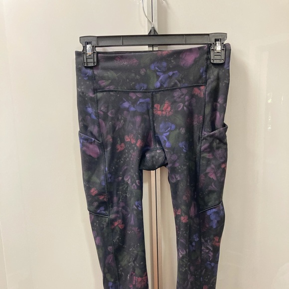 lululemon crops 4 - Picture 2 of 6